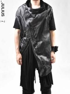 JULIUS Protean Mylar Vest<img class='new_mark_img2' src='https://img.shop-pro.jp/img/new/icons8.gif' style='border:none;display:inline;margin:0px;padding:0px;width:auto;' />