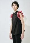 <img class='new_mark_img1' src='https://img.shop-pro.jp/img/new/icons23.gif' style='border:none;display:inline;margin:0px;padding:0px;width:auto;' />FRILL SLEEVE BLOUSE(SATIN)