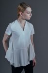 <img class='new_mark_img1' src='https://img.shop-pro.jp/img/new/icons8.gif' style='border:none;display:inline;margin:0px;padding:0px;width:auto;' />ONESIDE PEARL PEPLUM BLOUSE
