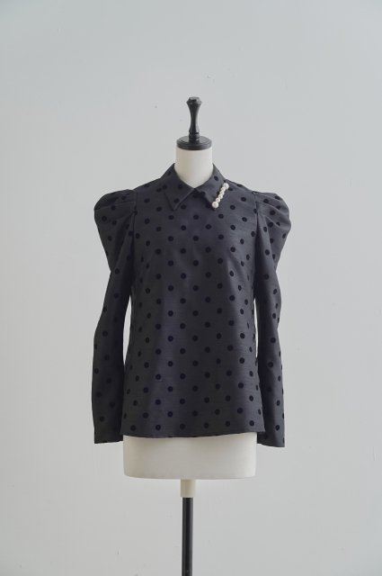 PUFF CUP-SLEEVE PEARL BLOUSE(DOT) - hue