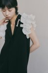 <img class='new_mark_img1' src='https://img.shop-pro.jp/img/new/icons8.gif' style='border:none;display:inline;margin:0px;padding:0px;width:auto;' />FRILL SLEEVE TAILORED DRESS