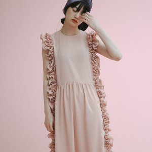 <img class='new_mark_img1' src='https://img.shop-pro.jp/img/new/icons8.gif' style='border:none;display:inline;margin:0px;padding:0px;width:auto;' />SIDE FRILL GATHER DRESS