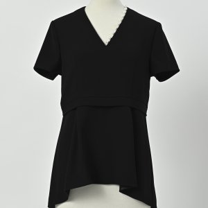 <img class='new_mark_img1' src='https://img.shop-pro.jp/img/new/icons8.gif' style='border:none;display:inline;margin:0px;padding:0px;width:auto;' />ONE SIDE PEARL TUCK BLOUSE