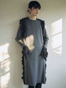 <img class='new_mark_img1' src='https://img.shop-pro.jp/img/new/icons23.gif' style='border:none;display:inline;margin:0px;padding:0px;width:auto;' />SIDE FRILL LONGSLEEVE DRESS	
			