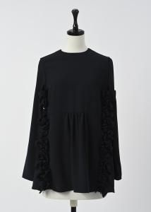 <img class='new_mark_img1' src='https://img.shop-pro.jp/img/new/icons23.gif' style='border:none;display:inline;margin:0px;padding:0px;width:auto;' />SIDE FRILL GATHER BLOUSE
			