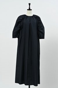 <img class='new_mark_img1' src='https://img.shop-pro.jp/img/new/icons23.gif' style='border:none;display:inline;margin:0px;padding:0px;width:auto;' />VOLUME SLEEVE DRESS
			