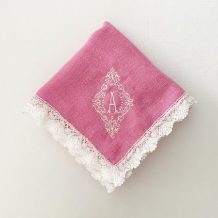 イニシャル刺繍ダブルガーゼレースハンカチ（PINK） - YLINUM Online Shop