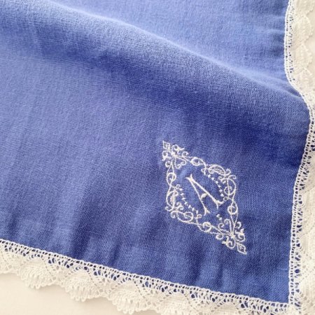 イニシャル刺繍ダブルガーゼレースハンカチ（BLUE） - YLINUM Online Shop