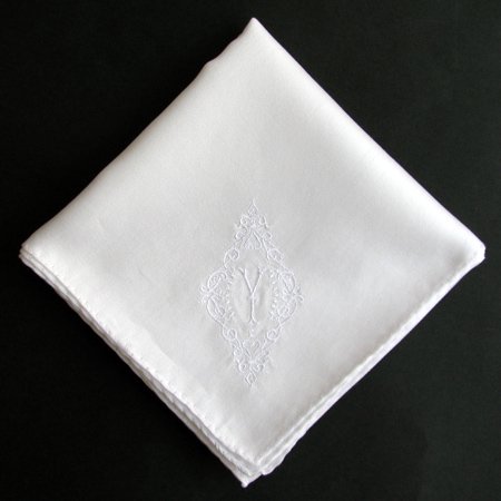 イニシャル刺繍ハンカチ（WHITE） - YLINUM | ブライダルハンカチ、モノグラム、サムシングブルー、花嫁ハンカチ、結婚式、和装