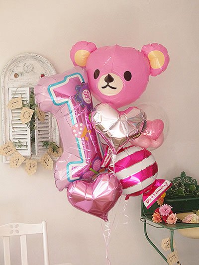 1歳のお誕生日に！立体くまちゃんとキャンディーやハートがかわいい