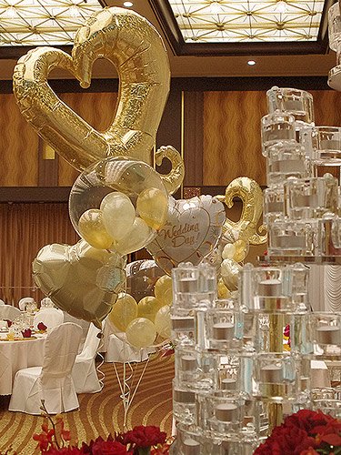 結婚式のバルーン電報に結婚式のお祝いに ゴールドの組み合わせのウエディングのバルーンギフト 名古屋のバルーンギフトショップ エアリーガーデン