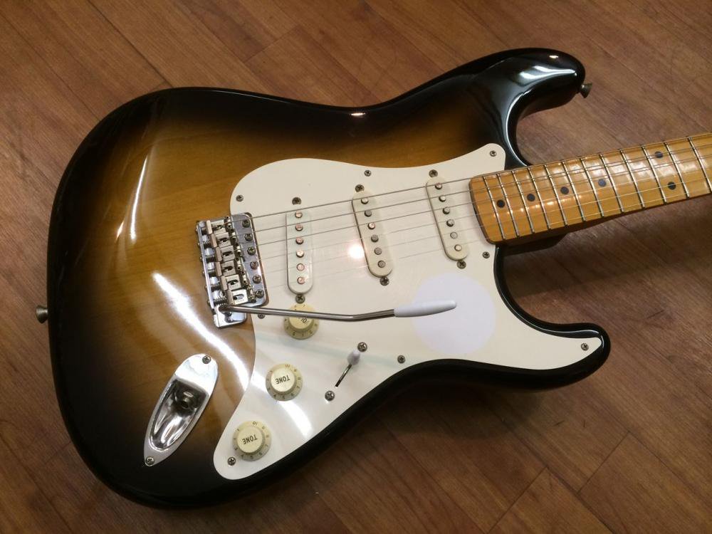 中古品 Fender Japan ST57-65 2TS ｗ/USAピックアップ - 奈良市の