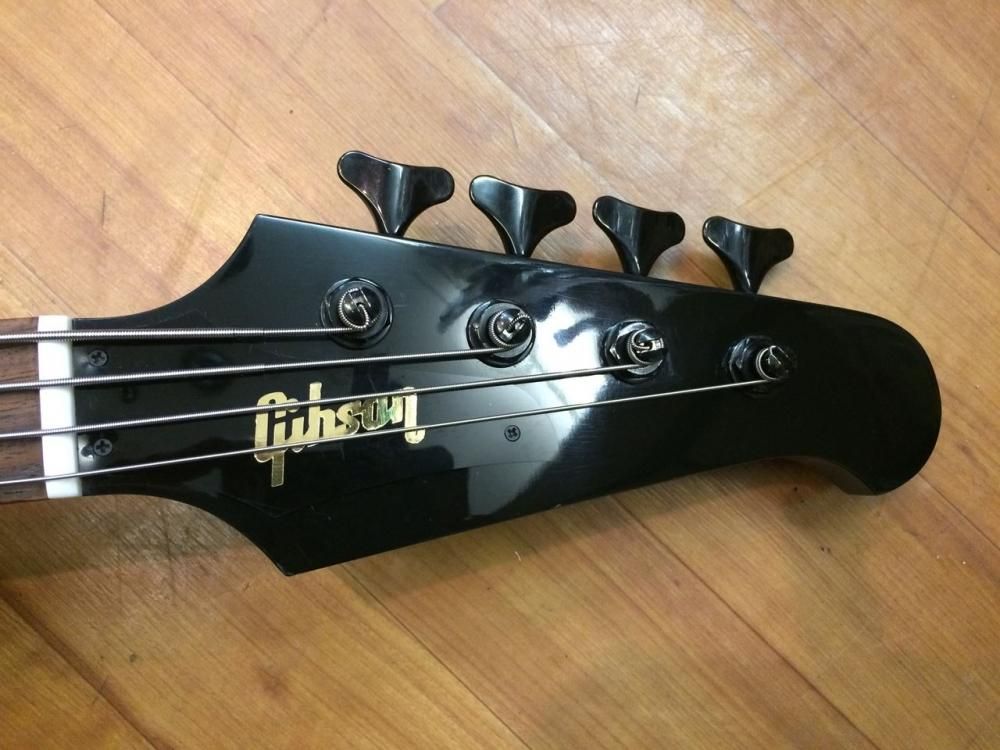 Gibson Thunderbird ブラック ハードケース付き