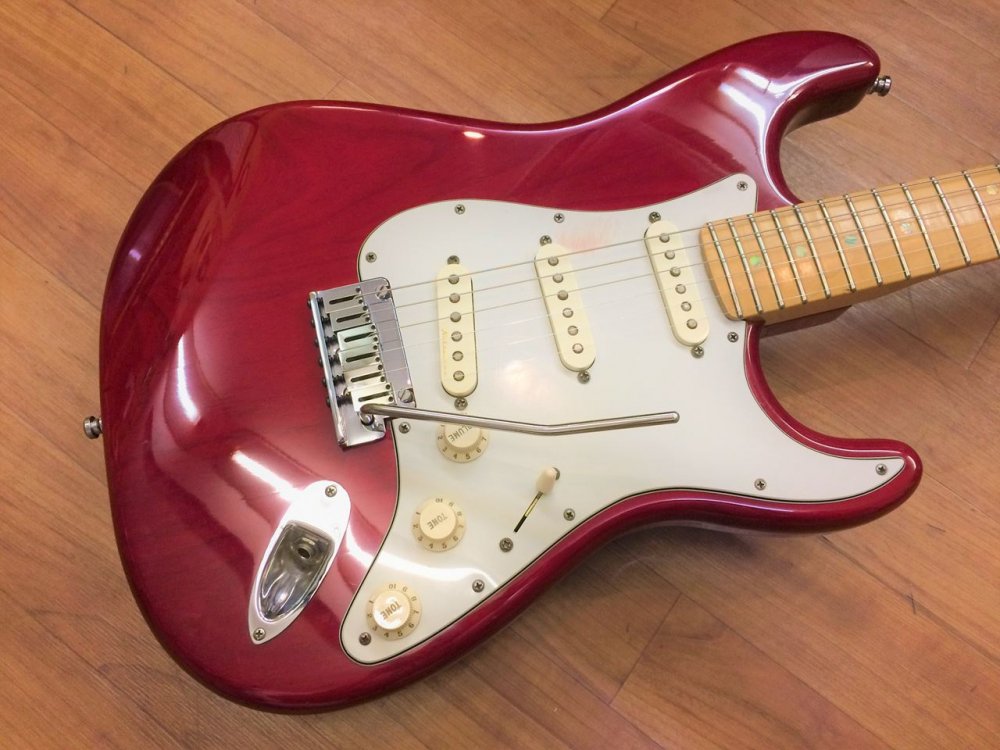 中古品 Fender USA American Deluxe Stratocaster Ash Crimson Red 