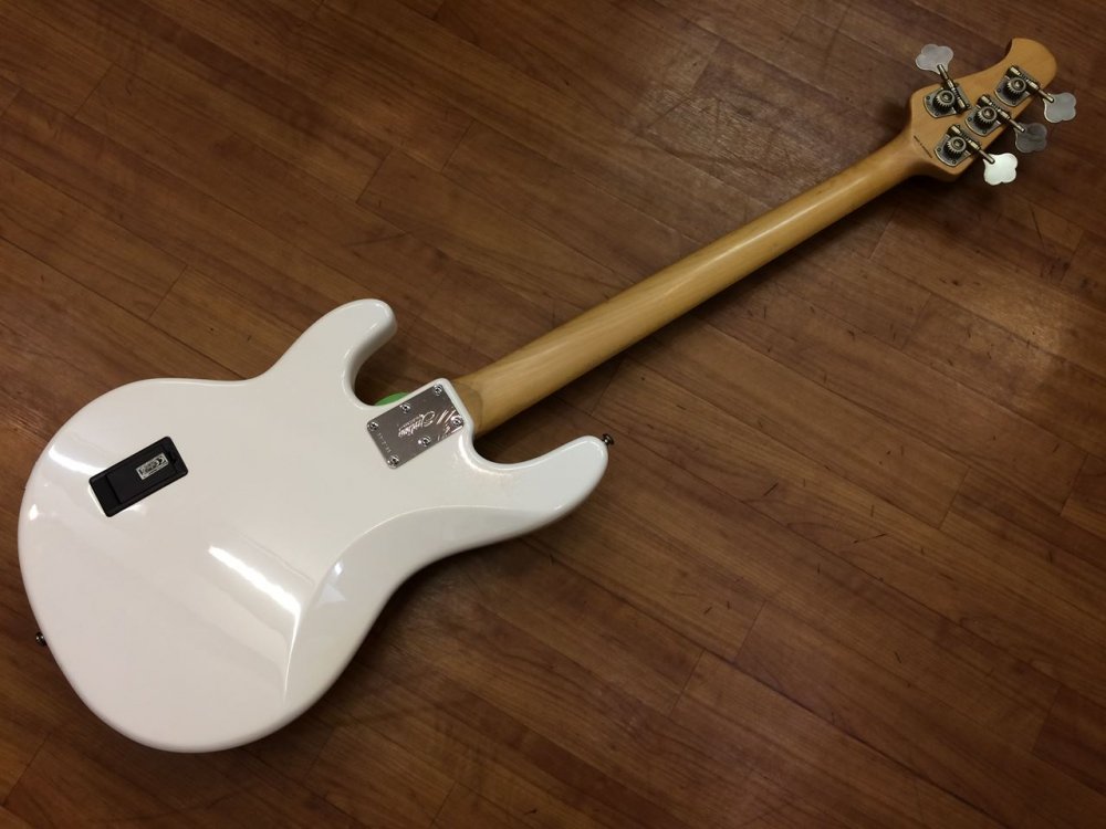 中古品 Sterling by MUSICMAN RAY34 White / Rose ＊エキサイティングセール対象品 1/21まで！ -  Sunshine Guitar （サンシャインギター）- 奈良市のギターレッスン、販売、買取、修理はおまかせください