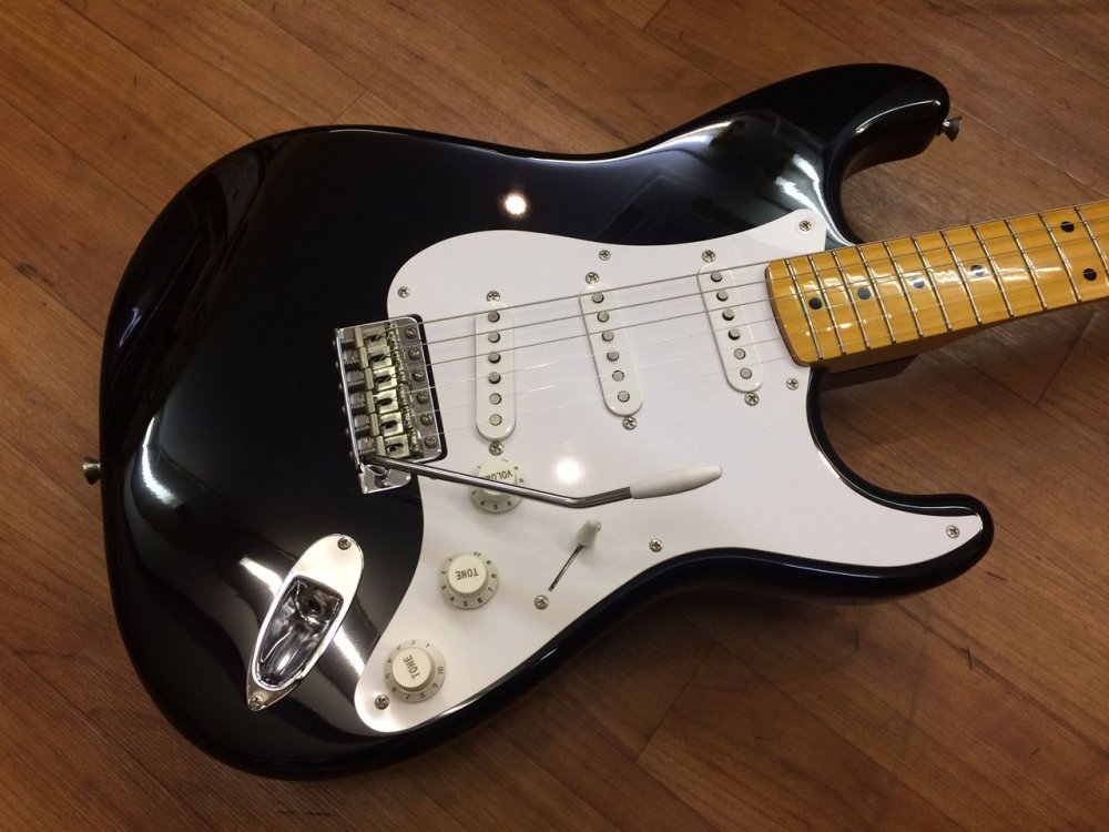 中古品 Fender Japan ST57-US Black ｗ/USA Pick Ups - Sunshine Guitar  （サンシャインギター）- 奈良市のギターレッスン、販売、買取、修理はおまかせください