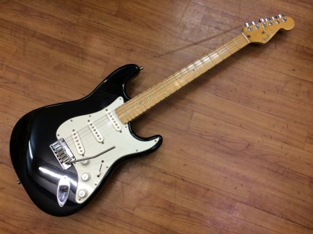 中古品 Fender USA American Deluxe Stratocaster Black / Maple