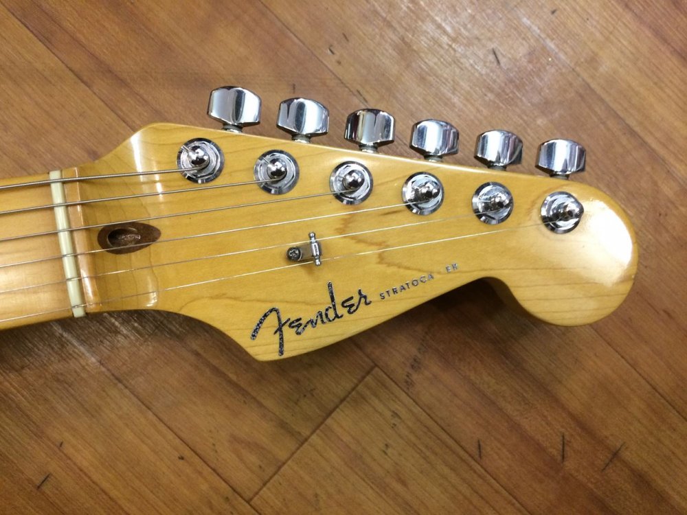 中古品 Fender USA American Deluxe Stratocaster Black / Maple - Sunshine Guitar  （サンシャインギター）- 奈良市のギターレッスン、販売、買取、修理はおまかせください