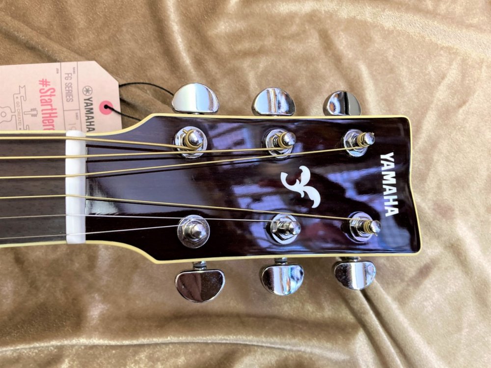 YAMAHA FS830 TBS （Tobacco Brown Sunburst ）ビギナー7点セット（チューナー、カポタスト、ピックなど）付き！ -  Sunshine Guitar （サンシャインギター）- 奈良市のギターレッスン、販売、買取、修理はおまかせください