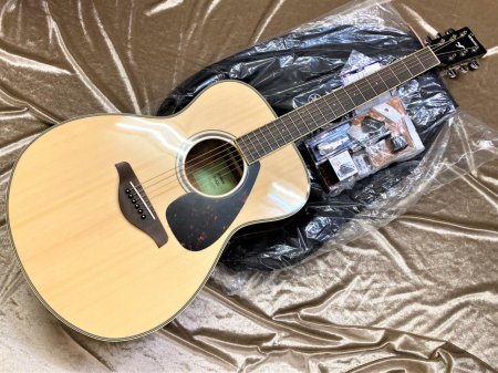 YAMAHA FS820 NT （Natural）ビギナー7点セット（チューナー、カポタスト、ピックなど）付き！ - Sunshine Guitar  奈良市・生駒市でのギターのレッスン・販売・買取・修理のご相談は サンシャインギターへ♪無料体験レッスンやってます♪