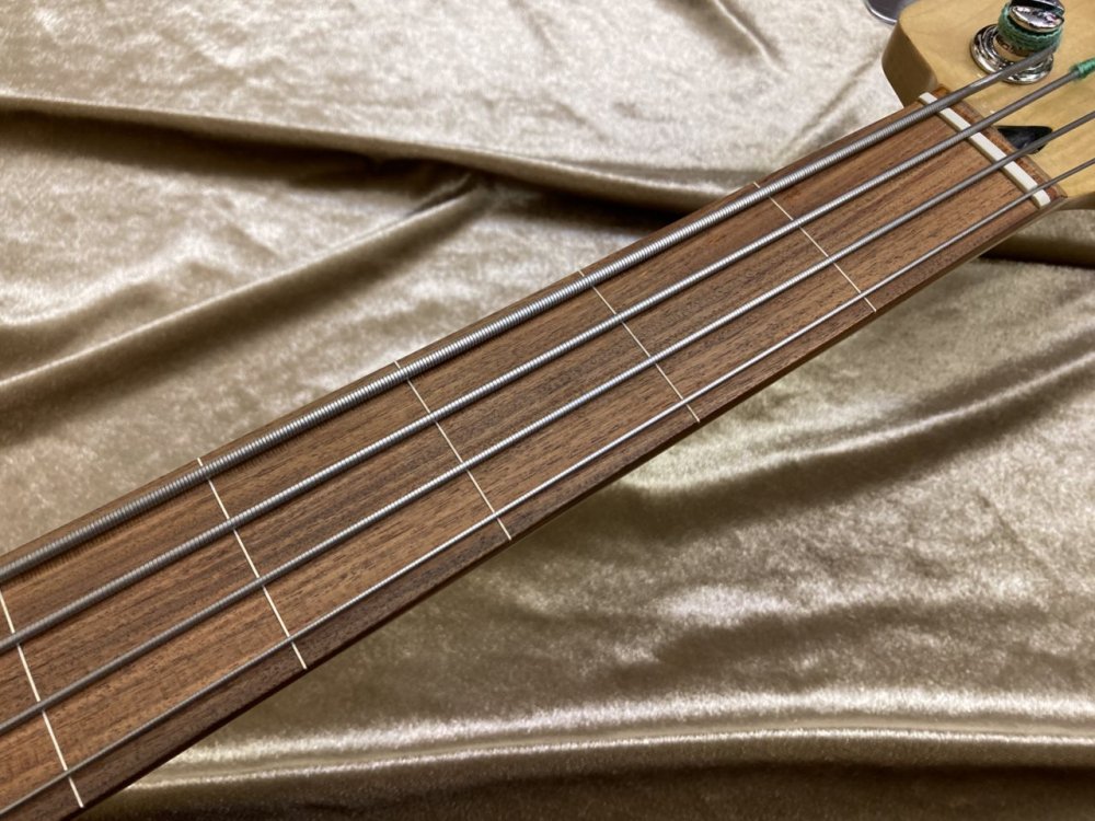 中古品 Fender Player Jazz bass Fretless Pau Ferro Fingerboard 3