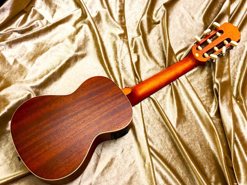 Aria G-Uke（ジーユーク）ATU-120/6E -Electric Ukulele- 6弦テナーウクレレ アウトレット特価！ -  Sunshine Guitar （サンシャインギター）- 奈良市のギターレッスン、販売、買取、修理はおまかせください