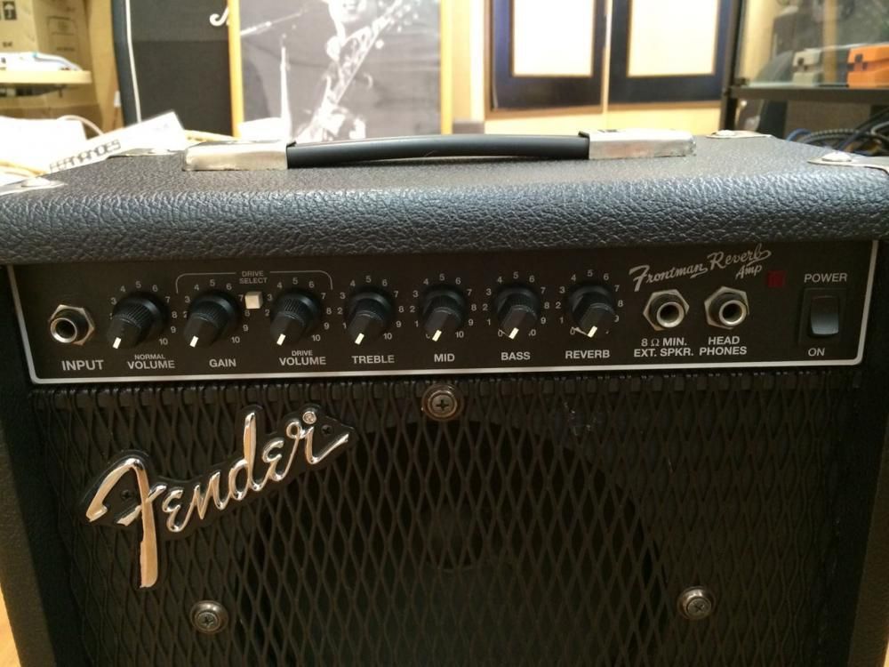 中古品 Fender Frontman 15R リバーブ付き ギターアンプ - 奈良市の