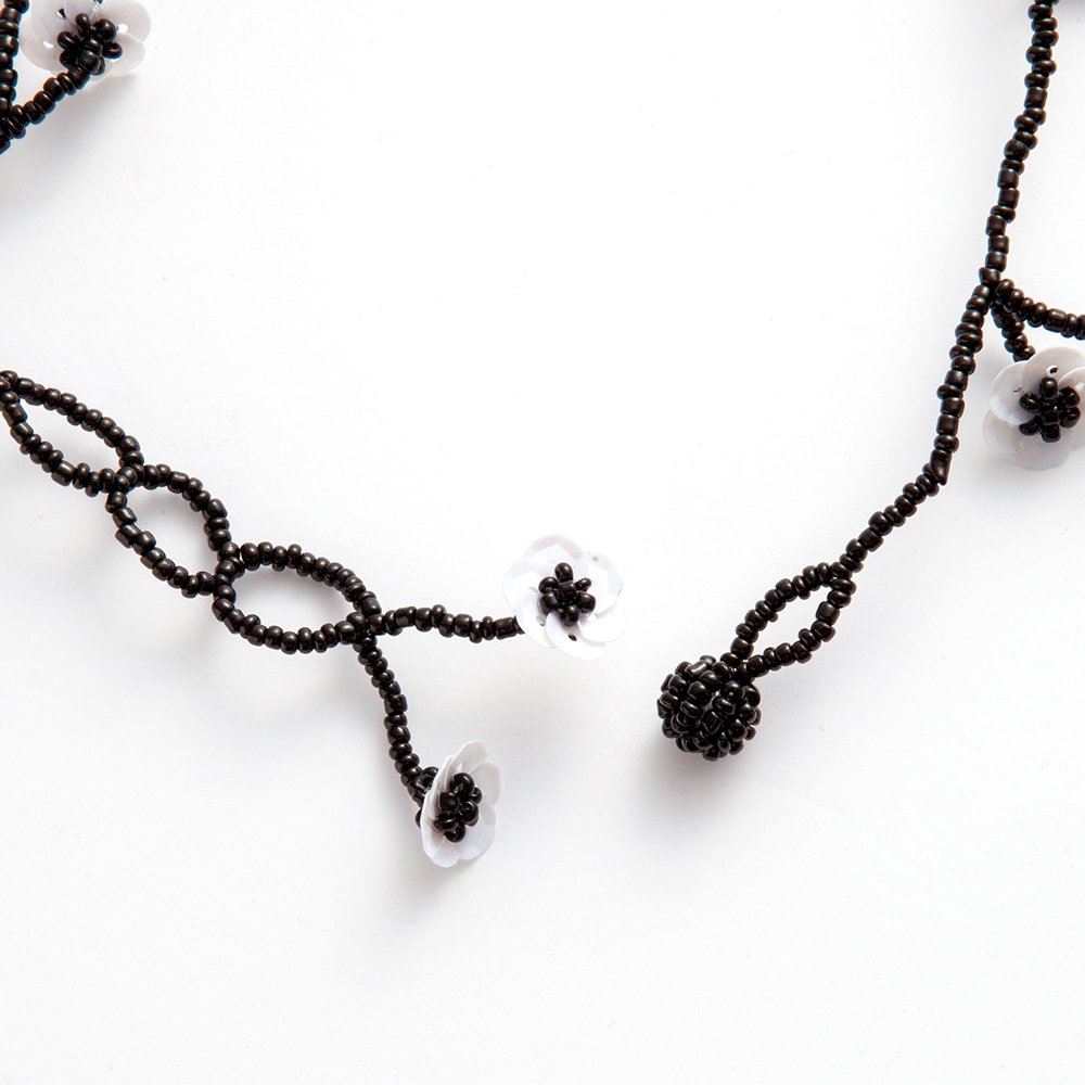 FLOWER FIELD NECKLACE BLACK WHITE - designsix ONLINE SHOP