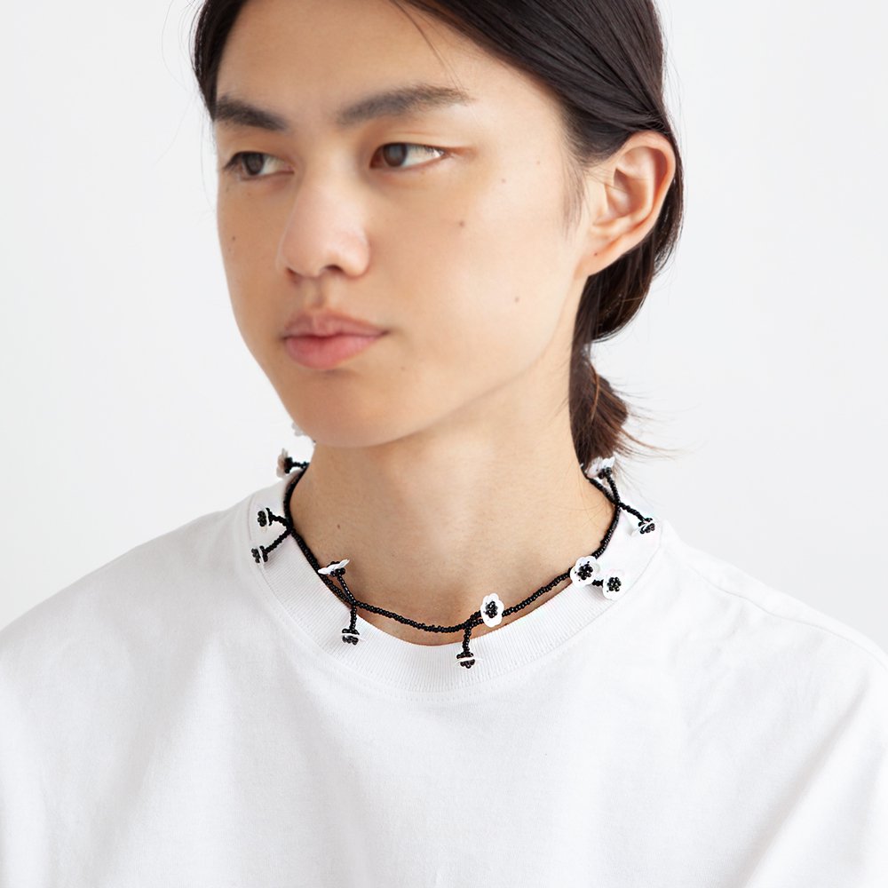 FLOWER FIELD NECKLACE BLACK WHITE - designsix ONLINE SHOP