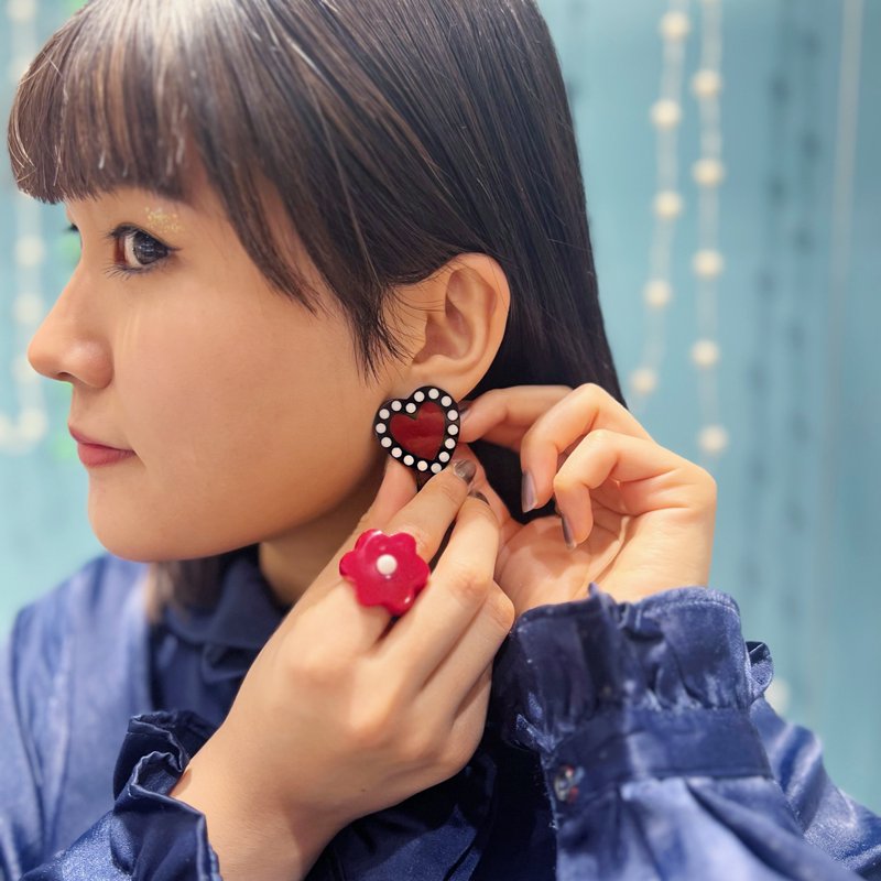 IN THE HEART EARRING BLACK RED - designsix ONLINE SHOP