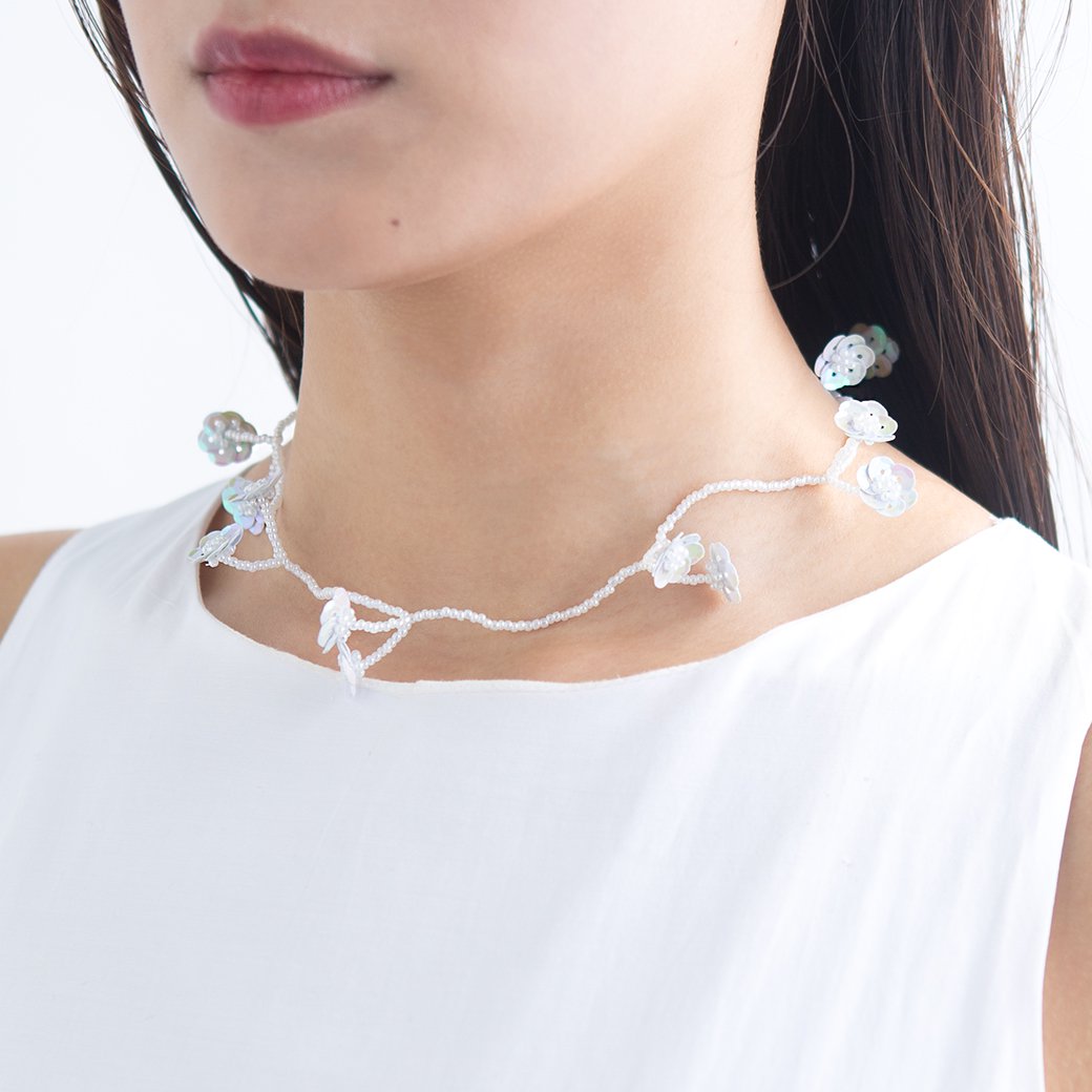 FLOWER FIELD NECKLACE SHINY WHITE WHITE - designsix ONLINE SHOP