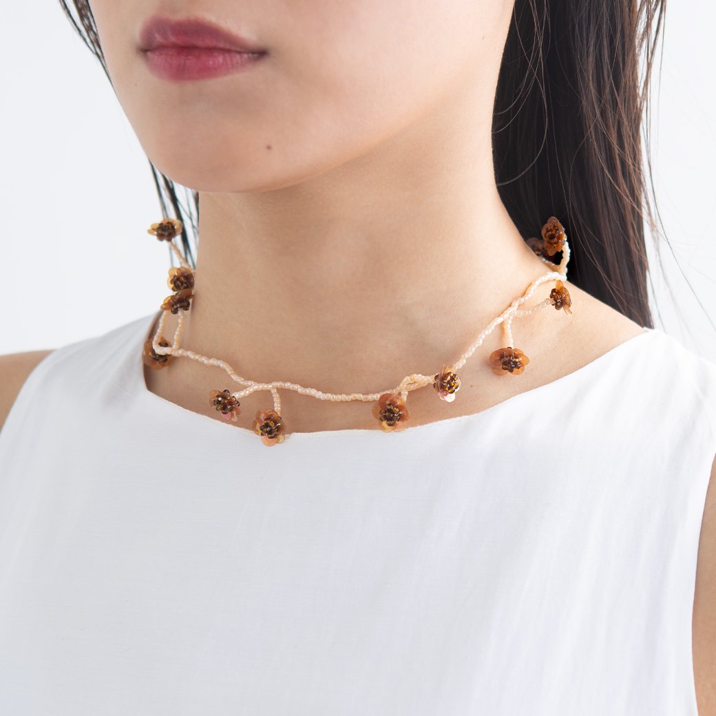 FLOWER FIELD NECKLACE CREAM BROWN - designsix ONLINE SHOP