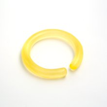 <img class='new_mark_img1' src='https://img.shop-pro.jp/img/new/icons8.gif' style='border:none;display:inline;margin:0px;padding:0px;width:auto;' />LOOP EAR CUFF CLEAR YELLOW