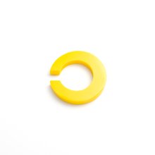 <img class='new_mark_img1' src='https://img.shop-pro.jp/img/new/icons8.gif' style='border:none;display:inline;margin:0px;padding:0px;width:auto;' />C EAR CUFF YELLOW