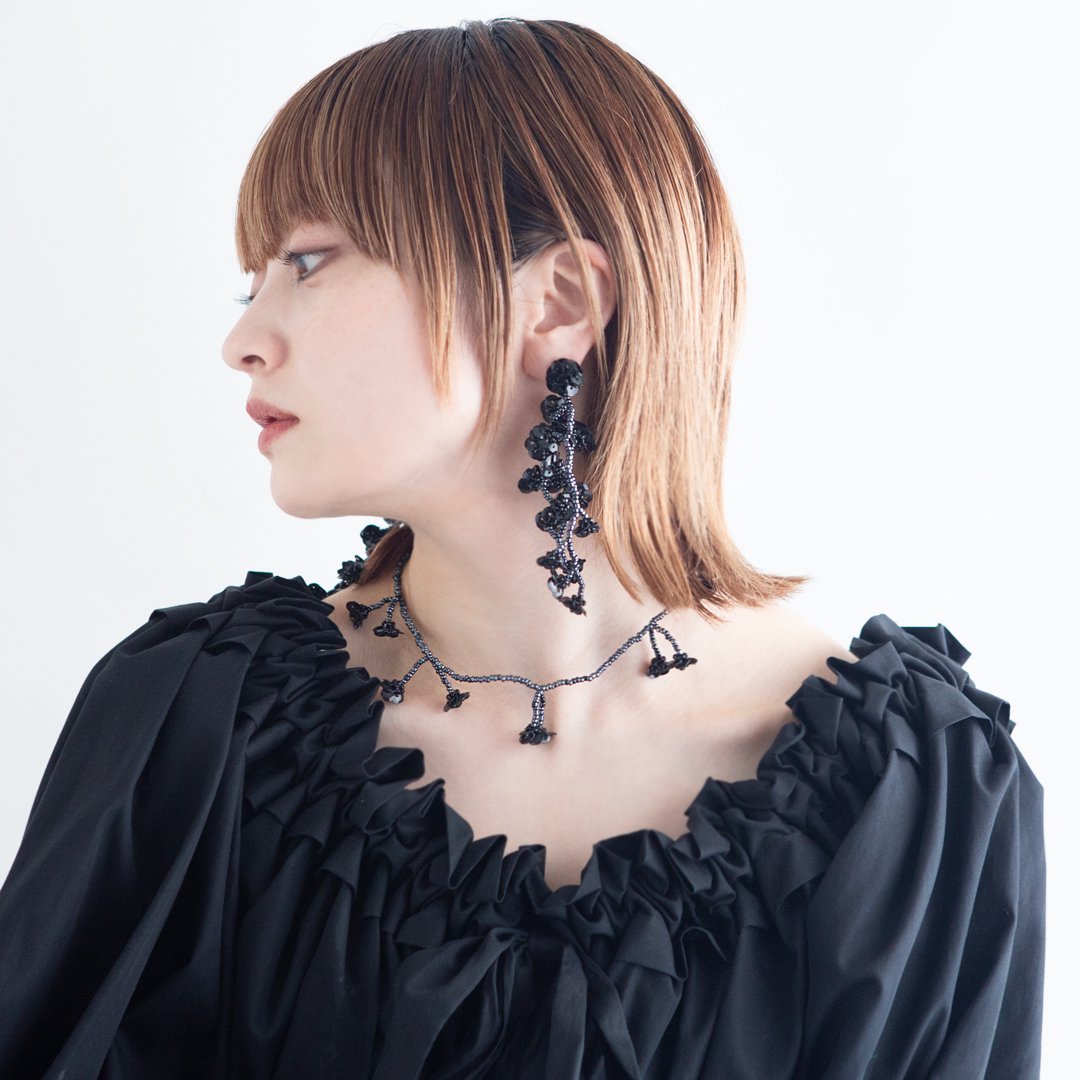 FLOWER FIELD NECKLACE METAL BLACK - designsix ONLINE SHOP