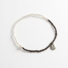 <img class='new_mark_img1' src='https://img.shop-pro.jp/img/new/icons8.gif' style='border:none;display:inline;margin:0px;padding:0px;width:auto;' />SOLO BRACELET SHINY SLATE GRAY PEARL
