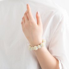 <img class='new_mark_img1' src='https://img.shop-pro.jp/img/new/icons8.gif' style='border:none;display:inline;margin:0px;padding:0px;width:auto;' />PETITE PEARL SUKI BRACELET PEARL RICH GOLD