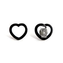 <img class='new_mark_img1' src='https://img.shop-pro.jp/img/new/icons8.gif' style='border:none;display:inline;margin:0px;padding:0px;width:auto;' />DOUBLE HEART EARRING BLACK WHITE