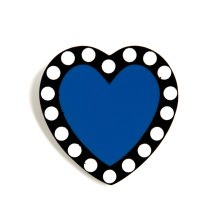 <img class='new_mark_img1' src='https://img.shop-pro.jp/img/new/icons8.gif' style='border:none;display:inline;margin:0px;padding:0px;width:auto;' />IN THE HEART BROOCH BLACK BLUE