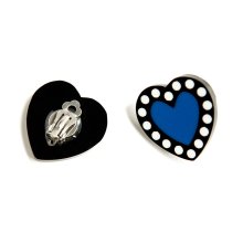 <img class='new_mark_img1' src='https://img.shop-pro.jp/img/new/icons8.gif' style='border:none;display:inline;margin:0px;padding:0px;width:auto;' />IN THE HEART EARRING BLACK BLUE