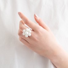 VANCOUVER FLOWER RING WHITE