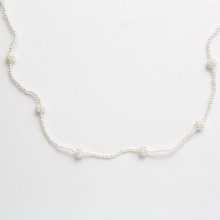 <img class='new_mark_img1' src='https://img.shop-pro.jp/img/new/icons8.gif' style='border:none;display:inline;margin:0px;padding:0px;width:auto;' />PETITE KIRI NECKLACE PEARL