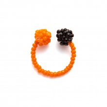 <img class='new_mark_img1' src='https://img.shop-pro.jp/img/new/icons8.gif' style='border:none;display:inline;margin:0px;padding:0px;width:auto;' />KATE EAR CUFF ORANGE BLACK