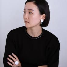 PAL EARRING WHITE BLACK