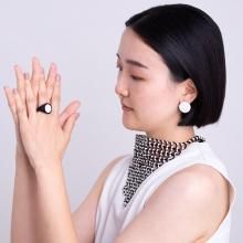 PAL EARRING WHITE BLACK