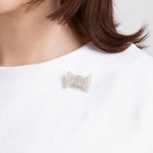 <img class='new_mark_img1' src='https://img.shop-pro.jp/img/new/icons8.gif' style='border:none;display:inline;margin:0px;padding:0px;width:auto;' />RIBBON BROOCH SILVER