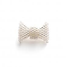 <img class='new_mark_img1' src='https://img.shop-pro.jp/img/new/icons8.gif' style='border:none;display:inline;margin:0px;padding:0px;width:auto;' />RIBBON BROOCH SILVER