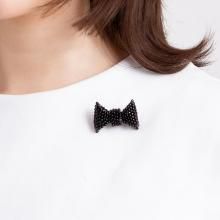 <img class='new_mark_img1' src='https://img.shop-pro.jp/img/new/icons8.gif' style='border:none;display:inline;margin:0px;padding:0px;width:auto;' />RIBBON BROOCH BLACK