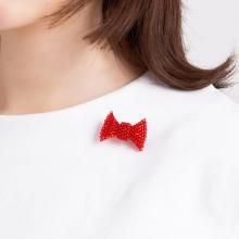 <img class='new_mark_img1' src='https://img.shop-pro.jp/img/new/icons8.gif' style='border:none;display:inline;margin:0px;padding:0px;width:auto;' />RIBBON BROOCH CLEAR RED