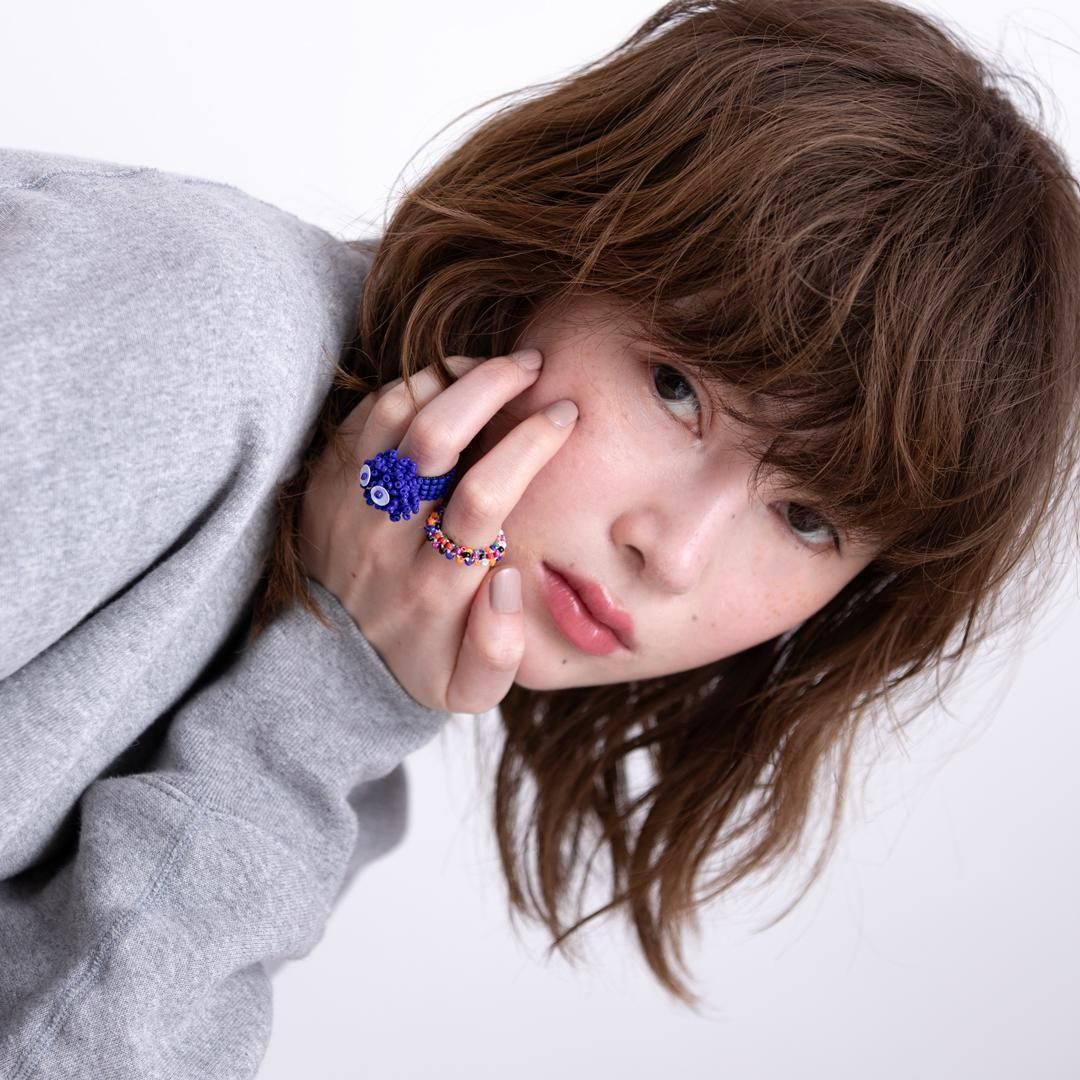 クリアな青緑に鮮やか黄で、回転する輪状モチーフのモザイク小型平玉　前後～6C頃の クリアな青緑に鮮やか黄で、回転する輪状モチーフのモザイク小型平